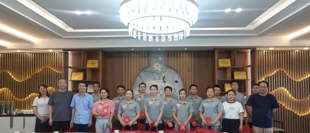 锚定目的 与优异共行 | 集团举行第二季度优异职员表扬宴请会-合乐HL8
